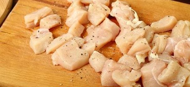 Ricette depurative: petto di pollo in salsa kiwi