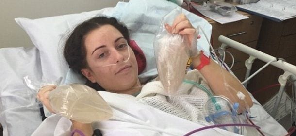 Courtney O'Keefe, infezione dopo l'operazione al seno: "Sono devastata..."