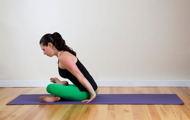 Mal di schiena: quattro semplici posizioni di yoga per combatterlo