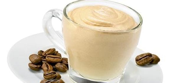 La crema di caffè fredda fa ingrassare? Calorie e ingredienti della bevanda