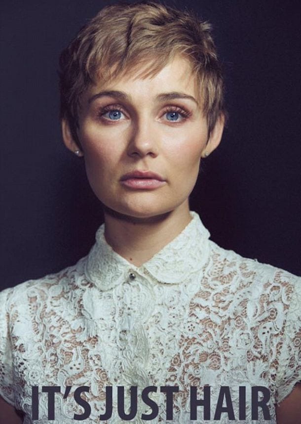 Tumori: l'attrice Clare Bowen sensibilizza sugli effetti collaterali della chemio. "Sono solo capelli"