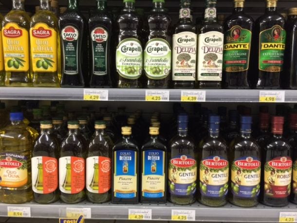 Olio d’oliva: come riconoscere quello buono. Consigli per scegliere bene al supermercato