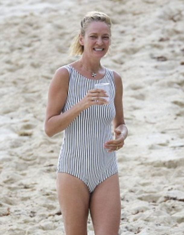 Uma Thurman, 45 anni e un fisico asciutto: a qualche birra si rimedia con una nuotata nell'oceano