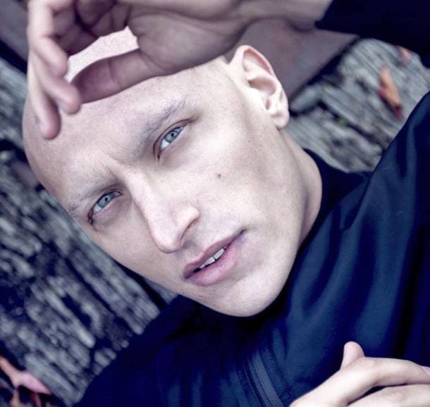 Fausto, il modello italiano che lotta contro il cancro: "Senza capelli ma sono ancora qui"