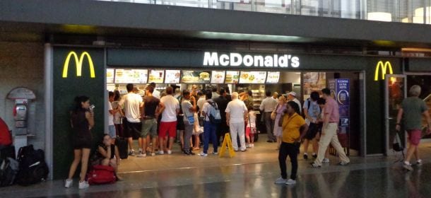 Blatte nei ristoranti: chiuso il McDonald’s della stazione di Roma Termini
