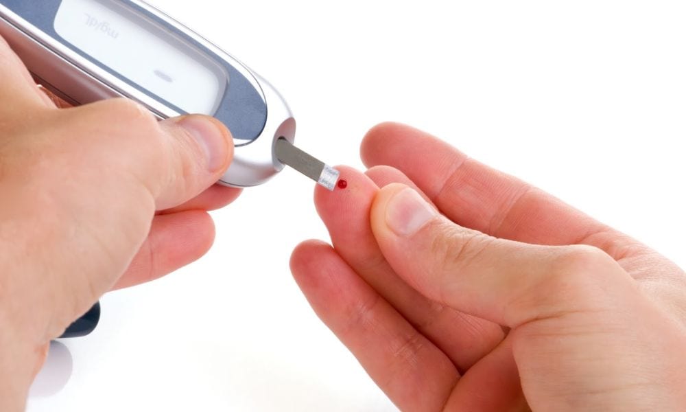 Diabete di tipo 1: mai sospendere l'insulina, la dieta non basta