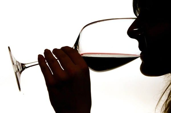 Pericolo alcol: anche un solo bicchiere causa 7 tipi di cancro