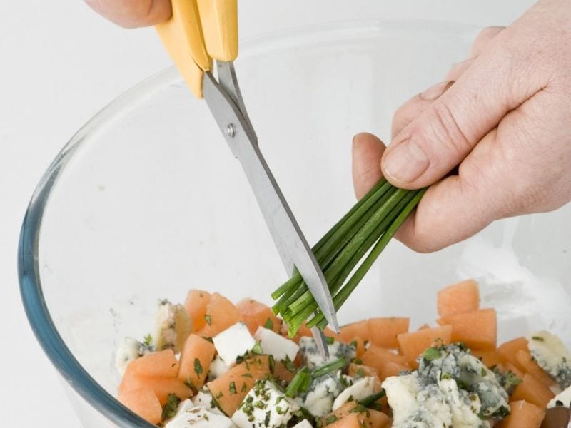 Ricette estive: pasta fredda sfiziosa con melone e formaggi