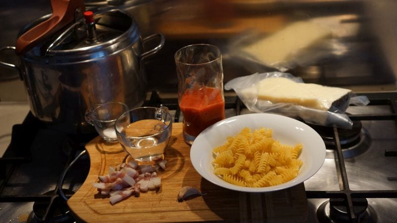 La ricetta dei veri bucatini all'amatriciana: un omaggio alla tradizione