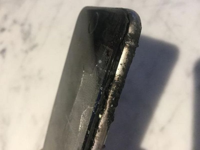 Gli esplode l'iPhone 6 nella tasca: necessario trapianto di pelle