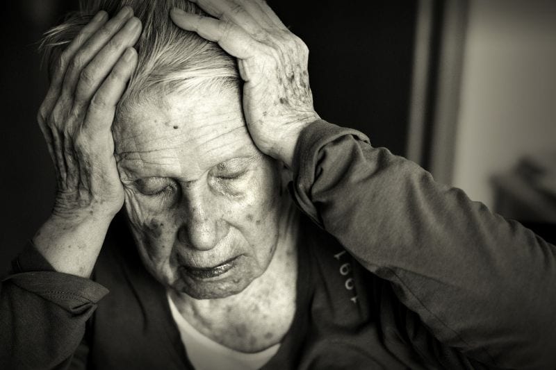 Giornata Mondiale dell’Alzheimer: le iniziative e le 3 fasi della malattia