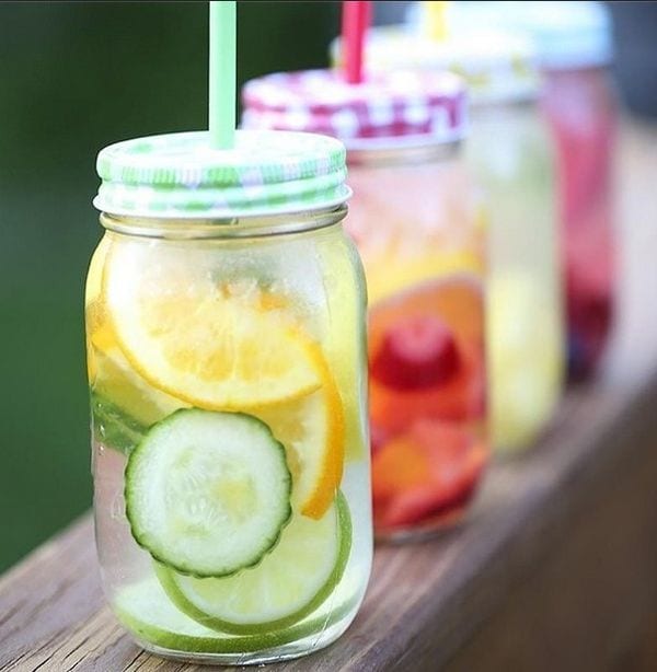 Detox water: l'acqua depurativa per avere pancia piatta e meno cellulite