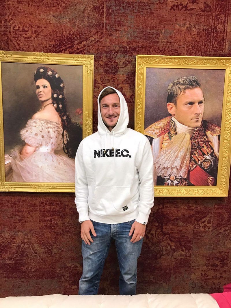 Gf Vip: la selfie-mania colpisce anche Francesco Totti