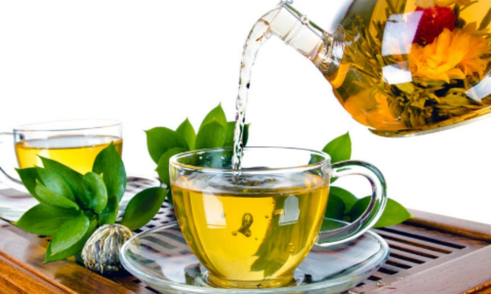 Siete caffè dipendenti? Provate il tè verde, sano e senza controindicazioni