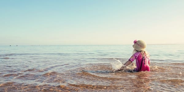 Fa il bagno dopo mangiato: lei muore, genitori accusati di omicidio