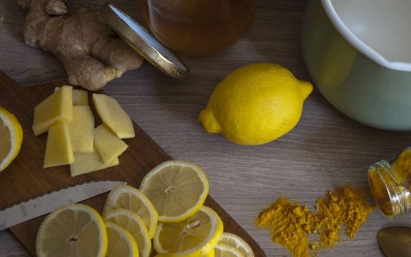 Bevande detox dopo le feste: cosa bere dopo un'abbuffata