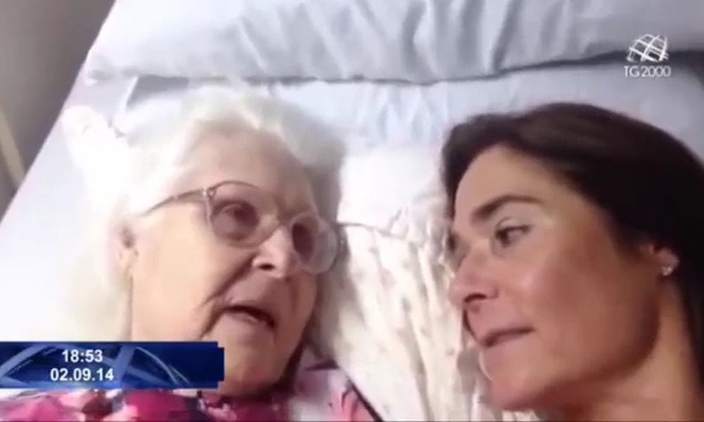 Malata di Alzheimer fa alla figlia il regalo più bello [VIDEO]