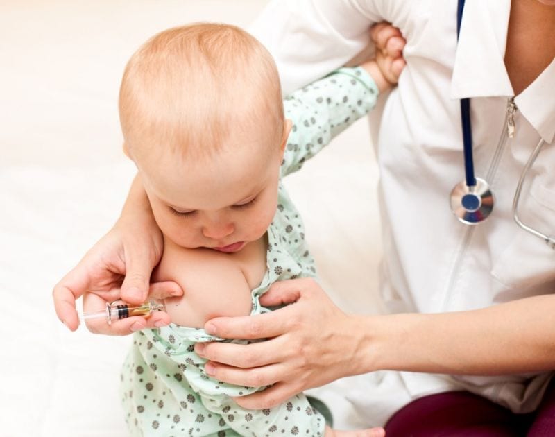 Boom di morbillo, torna la polemica: gli esperti sanno a chi dare la colpa