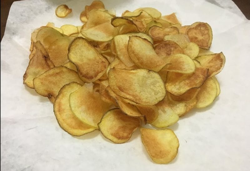 Ricette sfiziose: patatine chips fatte in casa [VIDEO]