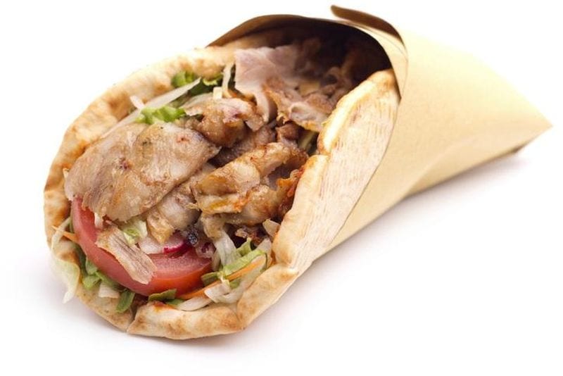 Mangia kebab e muore dopo poche ore: le analisi spiegano il motivo