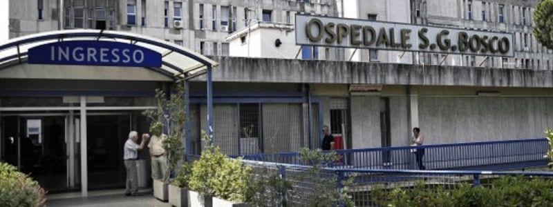 Sanità a Napoli, è caos: ospedale infestato da zanzare e scarafaggi