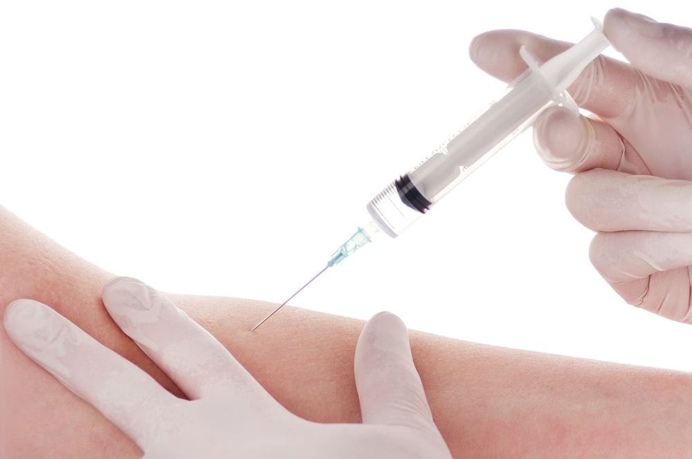 Vaccino contro il colesterolo: come funziona e come vanno i test
