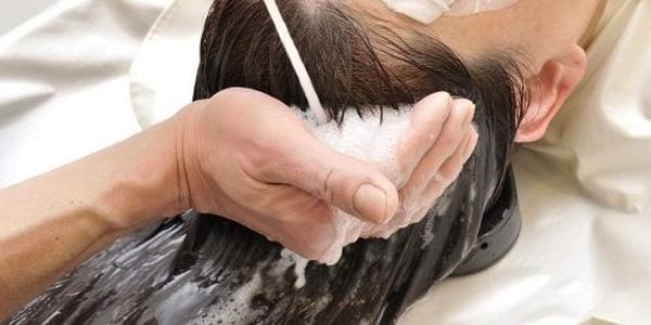 Olio di sesamo per i capelli: benefici e uso