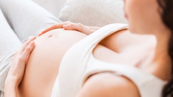 È incinta di 6 settimane ma la pancia non è gonfia per la gravidanza