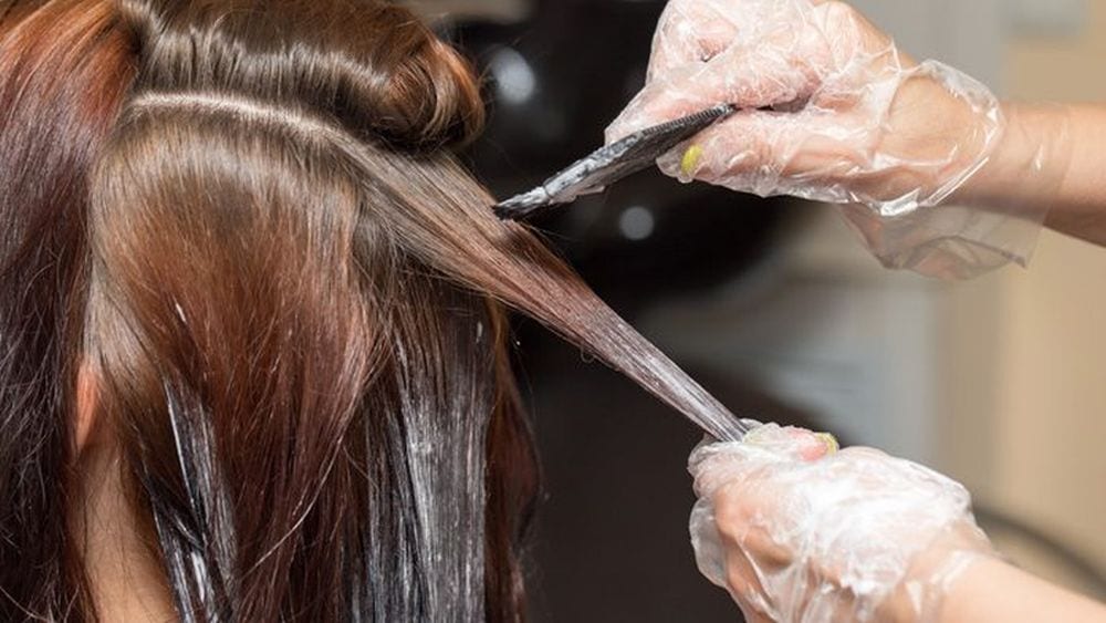 Allarme tintura per capelli: più di 6 l’anno provocano il cancro