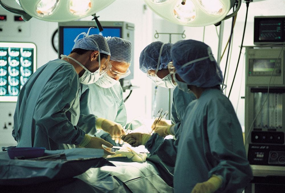 Gli oggetti più bizzarri trovati dai chirurghi nei pazienti [VIDEO]