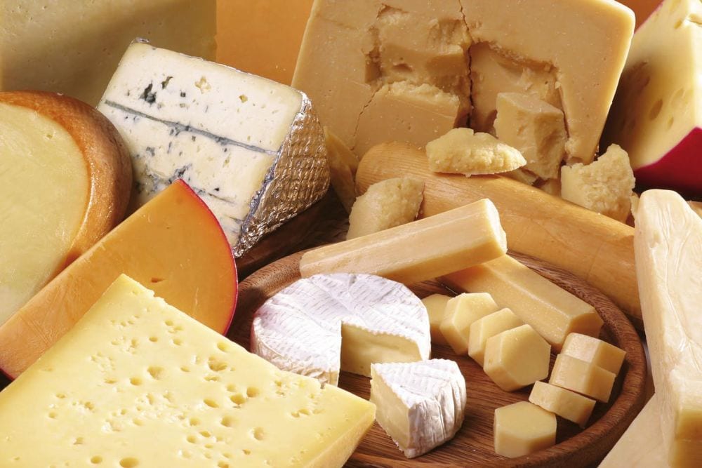 Consumare formaggio allontana infarto e ictus: dosi e consigli