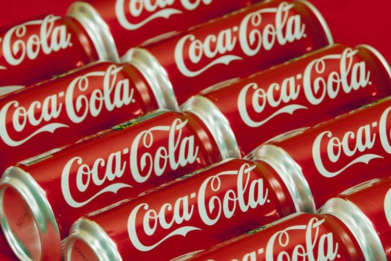 Verme nella coca-cola: dodicenne italiana in ospedale. Si cerca il lotto