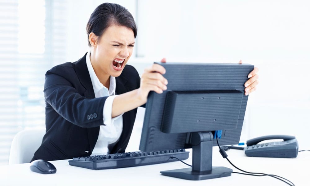Dolori da ufficio: tutti i sintomi che colpiscono 8 lavoratori su 10