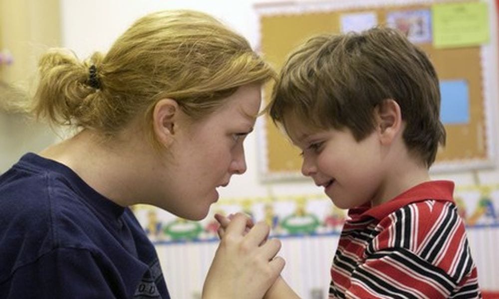 Curano l'autismo con la candeggina: nuovi casi, perché lo fanno