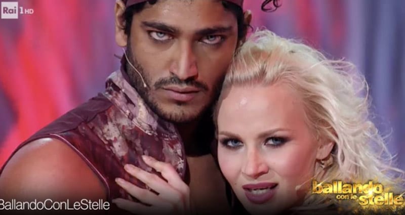 Ballando con le Stelle, Akash Kumar: niente chirurgia, per gli occhi c'è un'altra spiegazione