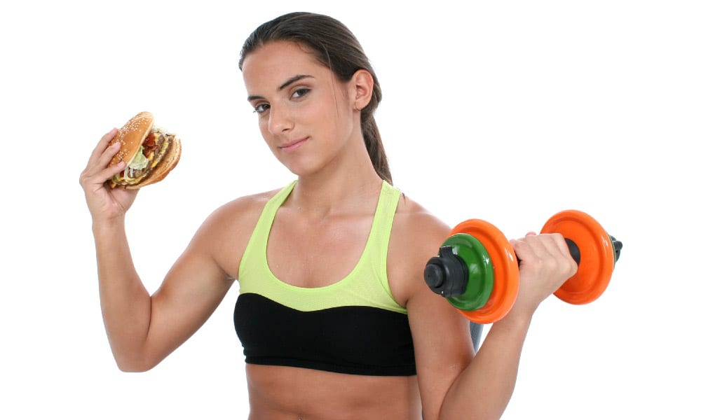 Abbuffarsi e poi allenarsi senza sosta: il nuovo disturbo alimentare che annienta gli uomini
