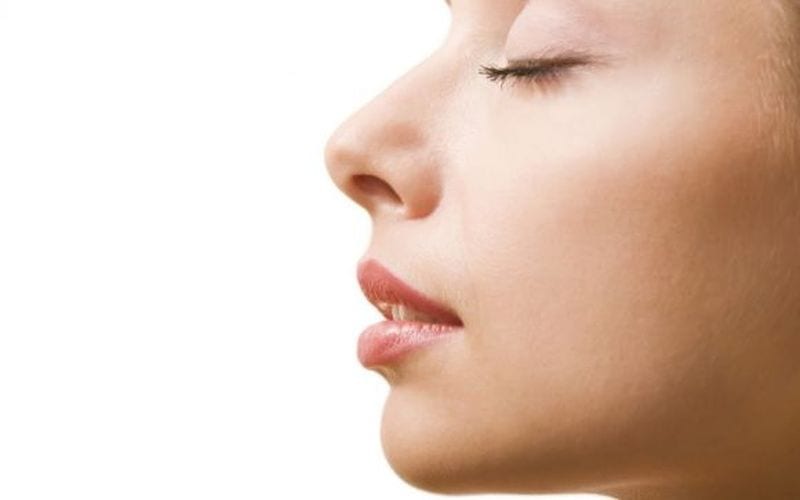 Rifarsi il naso senza operazione: come fare, costi, consigli