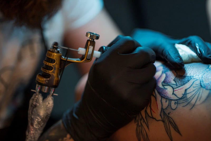 Tatuaggi 3D, acquerello, di coppia: tutte le tendenze per lui e per lei