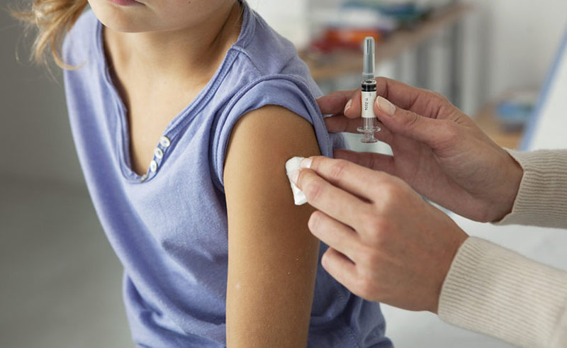 Bimba immunodepressa: rischia la vita con le nuove regole sui vaccini