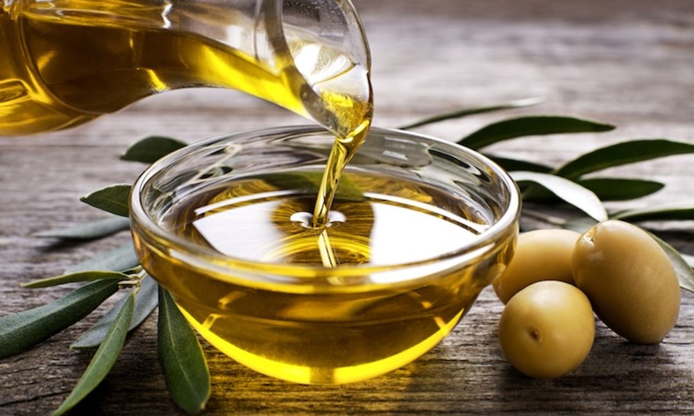 L'olio d'oliva aiuta la virilità: perché è meglio del viagra