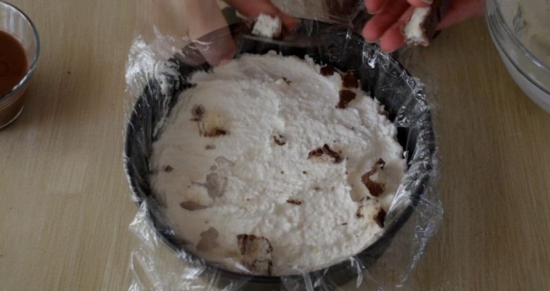 Torta gelato Bounty con cocco e cioccolata: come si prepara