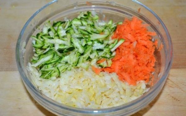 Frittelle di carote, zucchine e patate: vegan con gusto