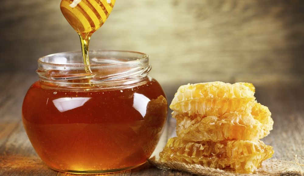 Miele falso dalla Cina: costa meno ma non lo fanno le api