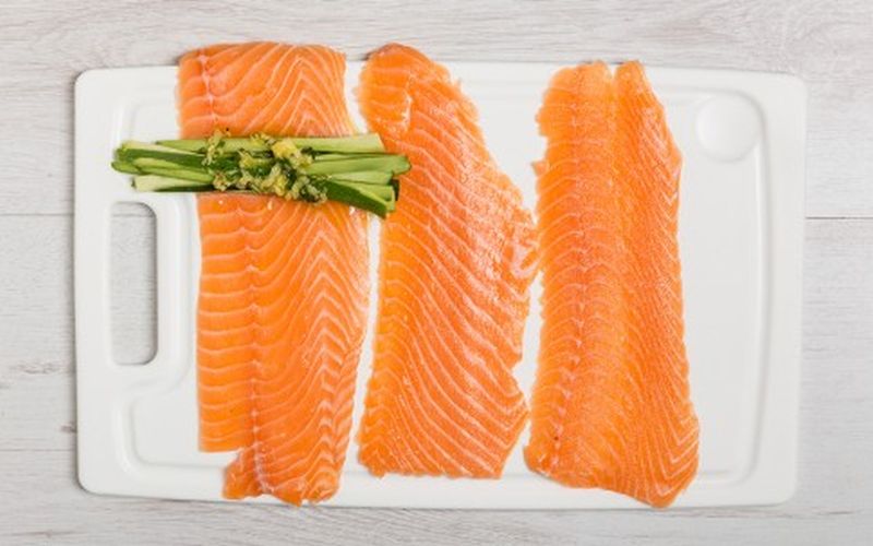 Involtini di salmone, zucchine e zenzero: la ricetta facile da seguire