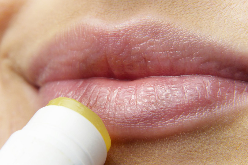 Labbra secche e screpolate: perchè il burrocacao non è la soluzione