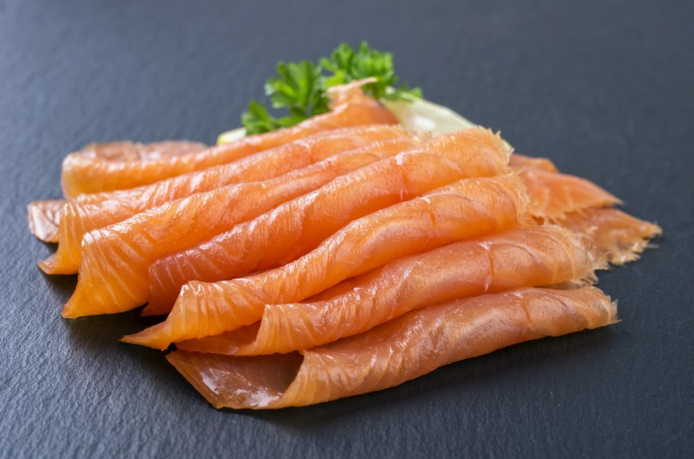 Natale a rischio: salmone contaminato, lotti e marca da non mangiare