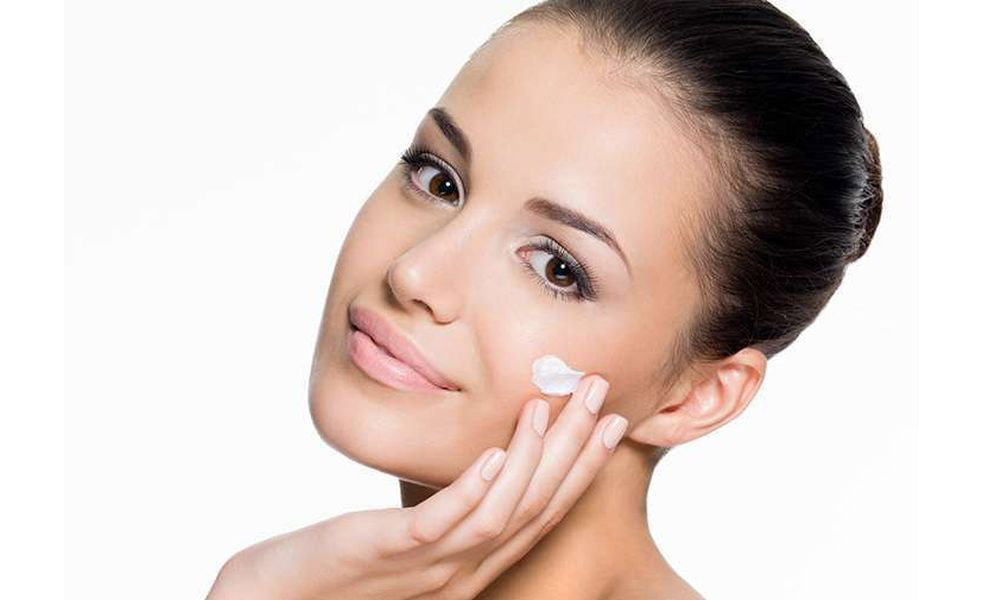 Pelle disidratata dal freddo: i migliori prodotti da applicare sul viso
