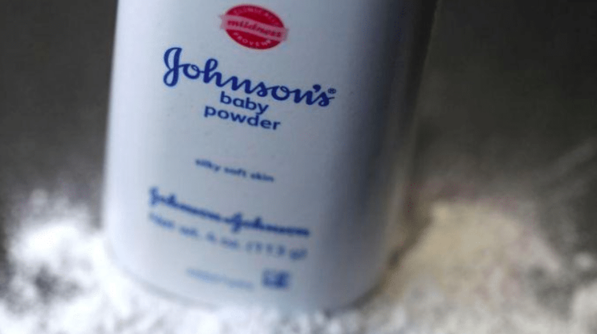 Johnson & Johnson stop alla produzione di talco: amianto e rischio cancro