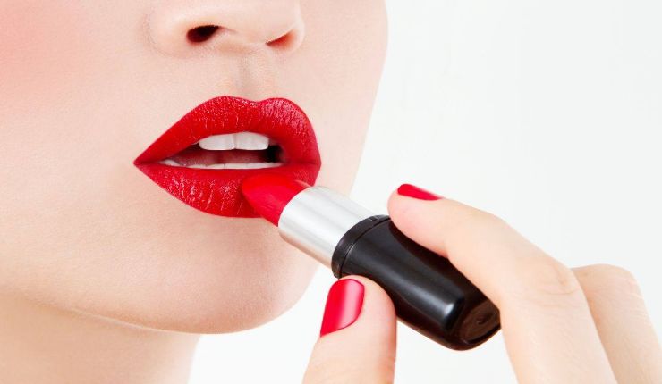 rossetto che cambia colore in base alle labbra