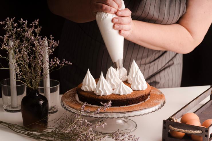 I passaggi per una magnifica torta fatta in casa